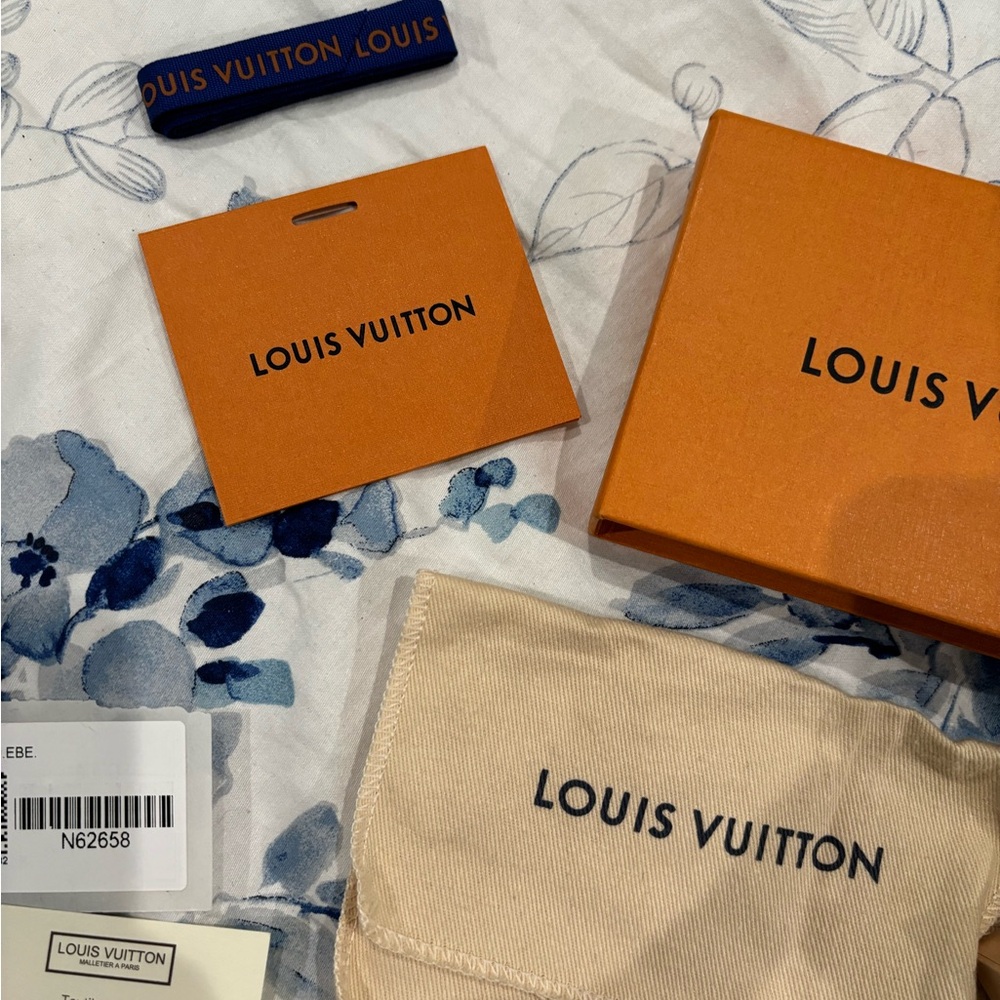 Louis Vuitton Key Pouch - Picture 5 of 10